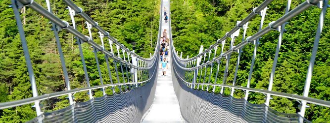 Trip Ferienwohnung Reisetipps - highline179 - Die Brücke BlickMitKick | einmalige Kulisse und spektakulärer Panoramablick | 20 Gehminuten und man findet | die längste Hängebrücke der Welt | Weltrekord Hängebrücke im Tibet Style - Die highline179 ist eine Fußgänger-Hängebrücke in Form einer Seilbrücke über die Fernpassstraße B 179 südlich von Reutte in Tirol (Österreich). Sie erstreckt sich in einer Höhe von 113 bis 114 m über die Burgenwelt Ehrenberg und verbindet die Ruine Ehrenberg mit dem Fort Claudia.