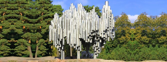 Trip Ferienwohnung Reisetipps - Sibelius Monument in Helsinki, Finnland. Wie stilisierte Orgelpfeifen, verblüfft die abstrakt kühne Optik dieser Skulptur und symbolisiert das kreative künstlerische Musikschaffen des weltberühmten finnischen Komponisten Jean Sibelius. Das imposante Denkmal liegt in einem wunderschönen Park. Der als „Johann Julius Christian Sibelius“ geborene Jean Sibelius ist für die Finnen eine äußerst wichtige Person und gilt als Ikone der finnischen Musik. Die bekanntesten Werke des freischaffenden Komponisten sind Symphonie 1-7, Kullervo und Violinkonzert. Unzählige Besucher aus nah und fern kommen in den Park, um eines der meistfotografierten Denkmäler Finnlands zu sehen.