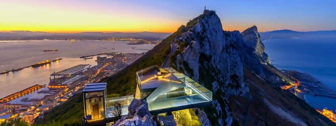 Trip Ferienwohnung Reisetipps - Ein ehemaliger militärischer Aussichtspunkt, der in eine hochmoderne Glasplattform und einen Gehweg umgewandelt wurde, der einen unvergleichlichen Blick über das Mittelmeer bietet. Ein ununterbrochener 360º-Panorama-Aussichtspunkt, der so spektakulär ist wie nirgendwo sonst auf der Welt. Betreten Sie die 360-Grad-Umgebung und bekommen Sie ein Gefühl für die Freiheit und die Heiterkeit, die Sie beim Skywalk erleben werden. Die Militärgeschichte Gibraltars während des Zweiten Weltkriegs veranschaulicht Gibraltars Position als britische Festung seit dem frühen 18. Während des Zweiten Weltkriegs spielte Gibraltar eine wichtige Rolle sowohl im Atlantic Theatre als auch im Mediterranean Theatre und kontrollierte praktisch den gesamten Seeverkehr in und aus dem Mittelmeer vom Atlantischen Ozean.